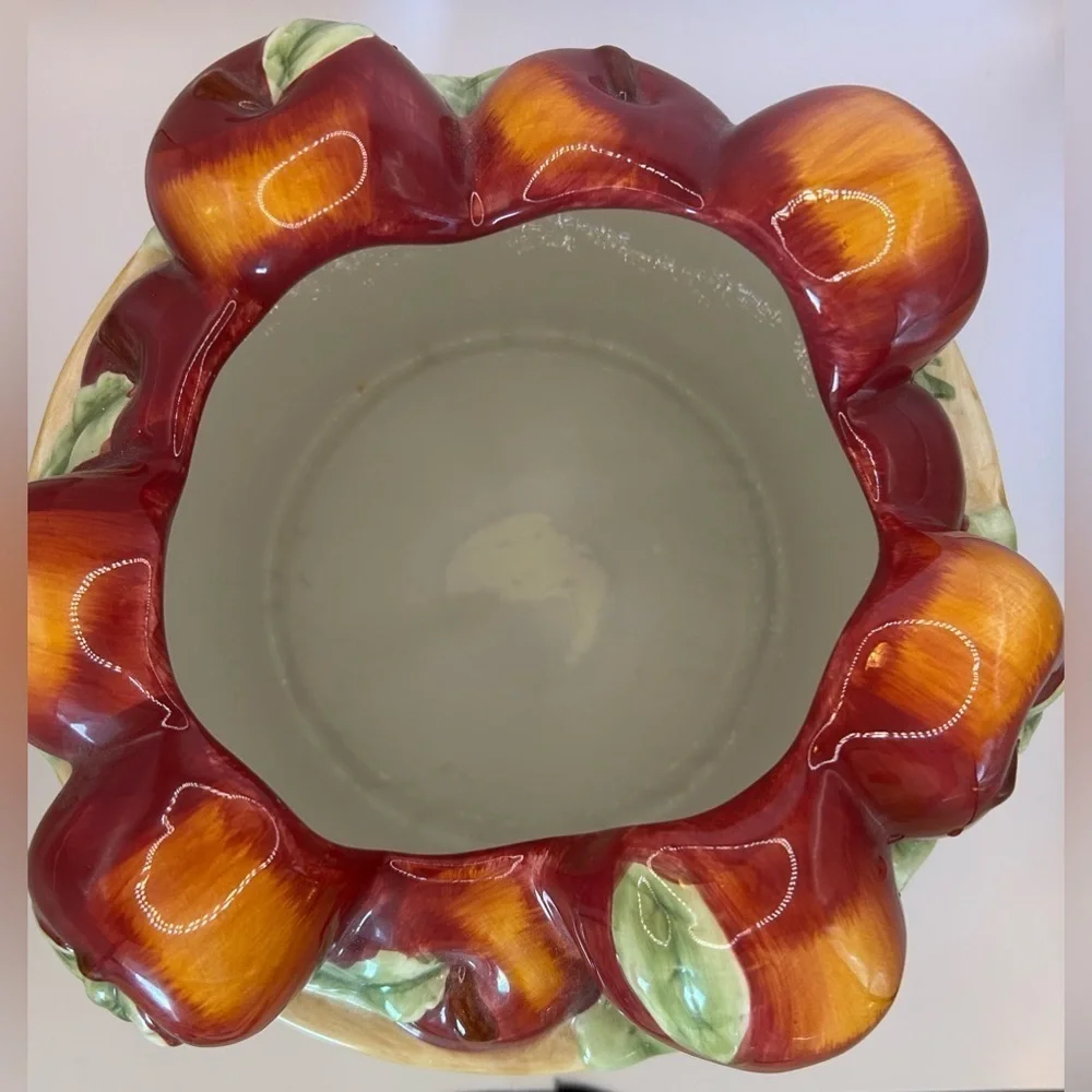 Oneida‎ Ceramic Apple Basket